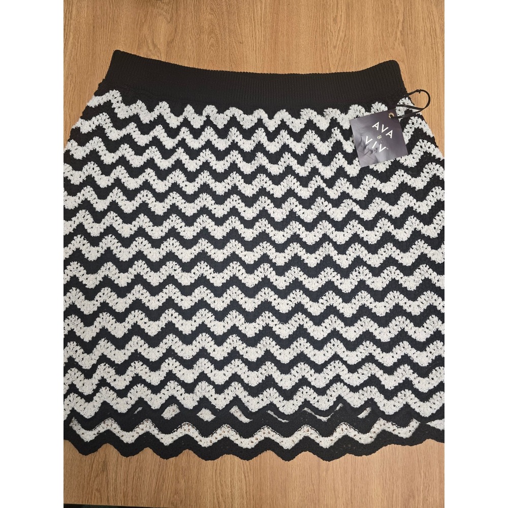 Ava & Viv Womens 1X Crochet Knit Mini Skirt Black White Chevron Scallop Hem NWT